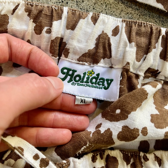 Holiday by Emma Mulholland Cowhide Resort Set - Picture 7 of 8